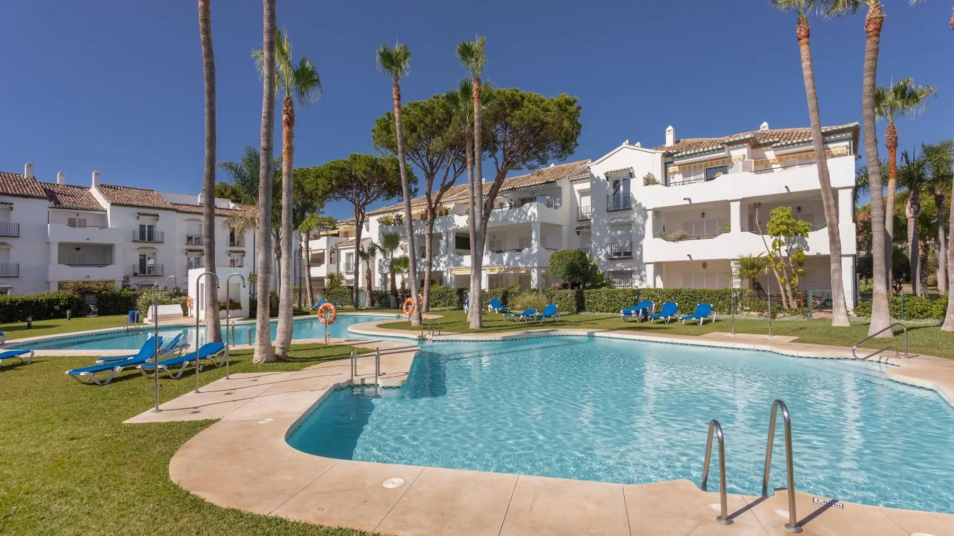 3 Bedroom 3 Bathroom Beachside Apartment Estepona