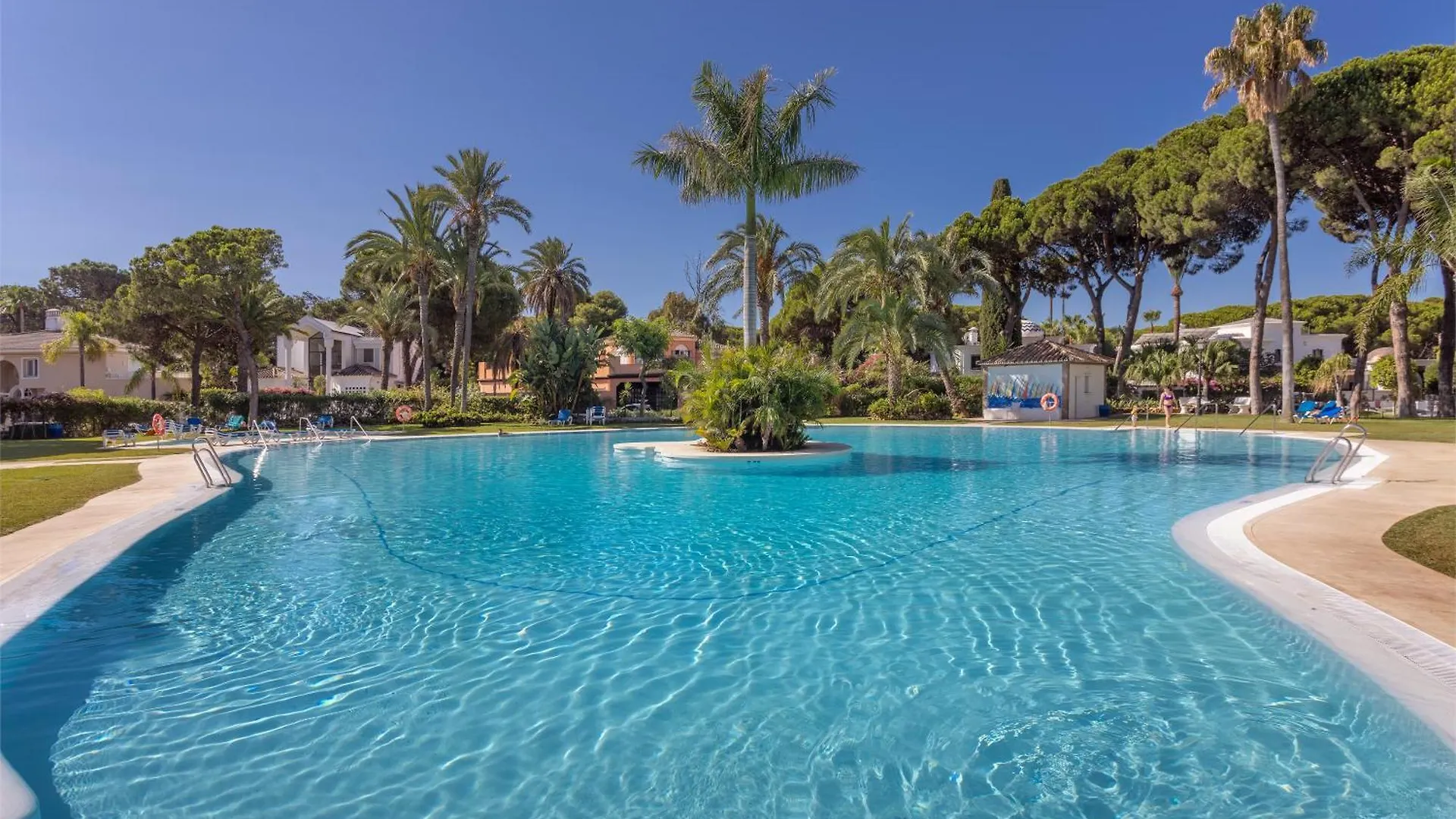 3 Bedroom 3 Bathroom Beachside Apartment Estepona Spain